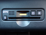 ■【ETC車載器】が装備されています。セットアップをしてお渡しとなり、ETCカードを差し込むだけで高速道路の利用が可能です。
