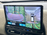 【マルチビューカメラシステム】専用のカメラにより、上から見下ろしたような視点で360度クルマの周囲を確認することができます☆死角部分も確認しやすく、狭い場所での切り返しや駐車もスムーズに行えます。