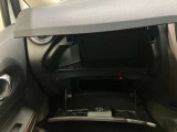 上下に収納があるので、常備しておきたい小物など分けて収納でき、車内をきれいに保てます!