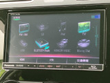 FM・AMや各種メディアを選べるオーディオメニューを表示。使いたい音源を画面から選びやすく、音楽やラジオを日常の移動に合わせて楽しめます。