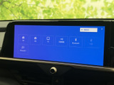 音源選択画面が見やすく整理され、ラジオやテレビ、Bluetoothなど多彩な項目を確認できます。普段使う音楽や情報を選びやすく、車内での時間を便利にサポートします。