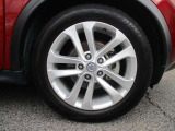 おしゃれは足元から。日産純正のアルミホイールで足元すっきり。タイヤサイズは215/55R17になります