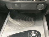 USBソケットで車内でもスマホの充電ができます♪
