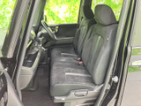前席は座面と背もたれにゆとりがあり、落ち着いて座れる室内です。運転席側から前方を見渡しやすく、足元にも余裕があるため、日々の通勤やお出かけにも使いやすい印象です。