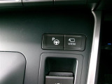 パーキングアシスト機能で、苦手な駐車もクルマがアシストしてくれるので、楽になりますね!(補助装置です)