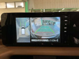 【アラウンドビューモニター】周囲を見渡せる映像で、スムースな駐車をサポートします