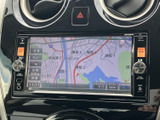 地図上に道路や周辺の地名が表示され、現在地を確認しながら目的地までの道順を探せます。画面内に縮尺やメニューも見え、案内の確認に活用できます。