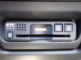 ■【ETC車載器】が装備されています。セットアップをしてお渡しとなり、ETCカードを差し込むだけで高速道路の利用が可能です。