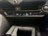 左右独立コントロールフルオートエアコンで車内はいつでも快適!