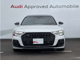 【ブラックStyle】シングルフレームグリルはAudiの象徴的なデザイン要素であり、一目でAudiとわかるスタイル、大きくて迫力のある形状が車のスポーティな印象を強調しており、魅力的なデザインとなっています。