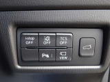 【安全装備も充実】車線逸脱警報システム。バック時の障害物を検知し知らせるパーキングセンサー付きです。