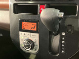 シンプルな操作で的確なシフトチェンジを可能にするシフトレバーを採用