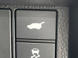 【パワーバックドア】スマートキーや運転席のボタンを押すだけでリアゲートが自動で開閉します!荷物を持っている時や、高い位置にあるバックドアを閉める際に便利な機能です♪