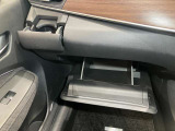 【グローブボックス】取扱説明書やティッシュボックスなど、かさばりやすい物も無理なくスッキリ収納できます★