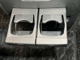 運転席・助手席のドリンクホルダーです。手のとどきやすい位置にあるので便利です
