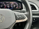 同一車線内全車速運転支援システム「Travel Assist」やアダプティブクルーズコントロール(ACC)を、ステアリング上のスイッチで簡単に設定できます。