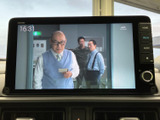 画面には映像が表示され、停車中の休憩時間などに視聴を楽しめます。見やすい大きさの画面で、車内で過ごすひとときの選択肢を広げてくれる装備です。