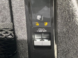 電子制御エアサスペンション 走行中や停車時に車高を上げ下げすることで、多用途性を高めます。乗員の乗り降りの際やトランクに荷物などを積み込むときにも便利です。