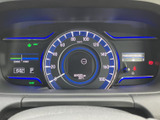 速度や燃料残量など、運転に必要な情報が中央と左右に見やすくまとめられています。表示の区分が分かりやすく、走行中も必要な情報を確認しやすいメーターまわりです。日々の運転をサポートします。