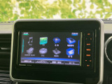 画面には音楽やテレビ、電話番号、目的地などのメニューが並び、用途に応じて選びやすい構成です。ナビやオーディオの機能をまとめて確認でき、移動中の情報確認や普段の音楽再生にも活用いただけます。
