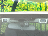【アイサイトVer3】前方の車両等を検知し、衝突しそうな時は警報で注意を促し、ブレーキを踏む力をサポート。ブレーキを踏めなかった場合は衝突被害軽減ブレーキが作動、衝突回避をサポートします。