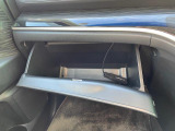 【グローブボックス】大容量のグローブボックスです!!車検証ケース他、日頃使う小物類の収納スペースもたくさんあります!