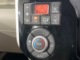 【オートエアコン】一度お好みの温度に設定すれば、車内の温度を検知し風量や温度を自動で調整。暑い&hellip;寒い&hellip;と何度もスイッチ操作をする必要はありません。快適な車内空間には必須の機能ですね♪