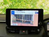 テレビ番組を表示でき、停車中の待ち時間などに映像を視聴して過ごせます。画面上で放送内容を確認しやすく、車内でのひとときを快適に過ごすための装備として活躍します。