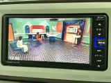 テレビ番組を停車中に楽しめる画面を備えています。映像が画面いっぱいに表示され、休憩時などの待ち時間にも活用できます。視聴は安全のため、停車中にお楽しみください。