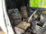 運転席シート廻りは使用感も少なく、良好な状態となっています。丁寧に使われていたことがよくわかりますね。
