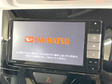 【純正ナビ】人気の純正ナビを装備しております。ナビの使いやすさはもちろん、オーディオ機能も充実!キャンプや旅行はもちろん、通勤や買い物など普段のドライブも楽しくなるはず♪