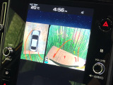 【マルチテレインモニター】車のフロントやサイドのカメラ画像を同時にモニター表示することで、悪路や狭い道を走行時でも周囲の状況確認ができ安心!本格SUVにうれしい装備です♪