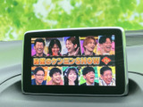 テレビ番組を画面に表示でき、停車中に映像やテレビを視聴したいときに便利です。車内で待ち時間を過ごす際にも活用でき、画面上で番組内容を確認しやすいのもうれしいポイントです。