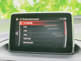 FMやAM、Bluetoothなど選べる音源が画面に一覧表示され、利用したい項目を確認しやすい構成です。移動中の音楽やラジオなど、日々の車内時間をより快適に過ごせます。