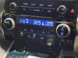 【左右独立オートエアコン】左右独立型、いわゆるデュアルエアコンです。運転席と助手席でそれぞれお好みの温度を設定可能です。