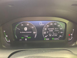 速度や走行に関する表示がまとまり、必要な情報を運転席から確認しやすい構成です。表示が見渡しやすく、日々の運転時にも把握しやすくなっています。