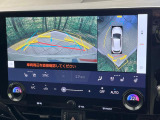 【パノラミックビューモニター】専用のカメラにより、上から見下ろしたような視点で360度クルマの周囲を確認することができます☆死角部分も確認しやすく、狭い場所での切り返しや駐車もスムーズに行えます。
