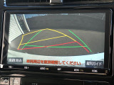 【バックカメラ】駐車時に後方がリアルタイム映像で確認できます。大型商業施設や立体駐車場での駐車時や、夜間のバック時に大活躍!運転スキルに関わらず、今や必須となった装備のひとつです!