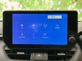 FM・AMやテレビ、Bluetooth、USBなどの選択項目が画面に整理され、使いたい音源を確認しやすい構成です。タッチで切り替えられ、通勤やお出かけの車内で活用できます。