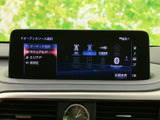 AM・FMやBluetoothなどの音源を一覧から選べる画面構成です。使いたい項目を見つけやすく、普段お聴きになる音楽や放送に合わせて選択いただけます。
