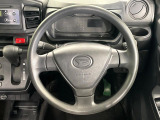 インテリアに合わせたデザインのステアリングは、運転される方のことも考え、運転しやすい形状、大きさです。是非一度、実際に触ってお確かめください。