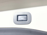 【パワーバックドア】スマートキーや運転席のボタンを押すだけでリアゲートが自動で開閉します!荷物を持っている時や、高い位置にあるバックドアを閉める際に便利な機能です♪