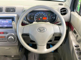 インテリアに合わせたデザインのステアリングは、運転される方のことも考え、運転しやすい形状、大きさです。是非一度、実際に触ってお確かめください。