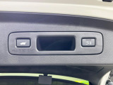 【パワーバックドア】スマートキーや運転席のボタンを押すだけでリアゲートが自動で開閉します!荷物を持っている時や、高い位置にあるバックドアを閉める際に便利な機能です♪