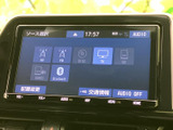 ラジオやディスク、テレビ、Bluetoothなど、複数の音源を画面から選べるオーディオ。表示がまとまっていて確認しやすく、日々の移動に合わせて使い分けられる便利な装備です。