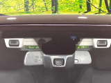 【アイサイトVer2】前方の車両等を検知し、衝突しそうな時は警報で注意を促し、ブレーキを踏む力をサポート。ブレーキを踏めなかった場合は衝突被害軽減ブレーキが作動、衝突回避をサポートします。