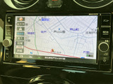地図上に周辺の道路や地名が表示され、現在地を確認しながら目的地までの道順を把握できます。画面内の表示が見やすく、初めて訪れる場所へのお出かけにも役立ちます。