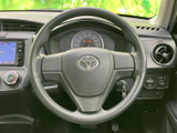 メーターやナビ画面との位置関係が分かりやすく、運転席から各表示を確認しやすいレイアウトです。握りやすさに配慮した形状で、毎日の運転を落ち着いて始められる室内空間です。