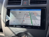 地図表示で現在地や周辺の道路を確認しやすく、行き先までの道順を画面で把握できます。ルート確認をサポートする実用的な装備で、初めて向かう場所へのお出かけにも頼りになります。