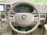 インテリアに合わせたデザインのステアリングは、運転される方のことも考え、運転しやすい形状、大きさです。是非一度、実際に触ってお確かめください。